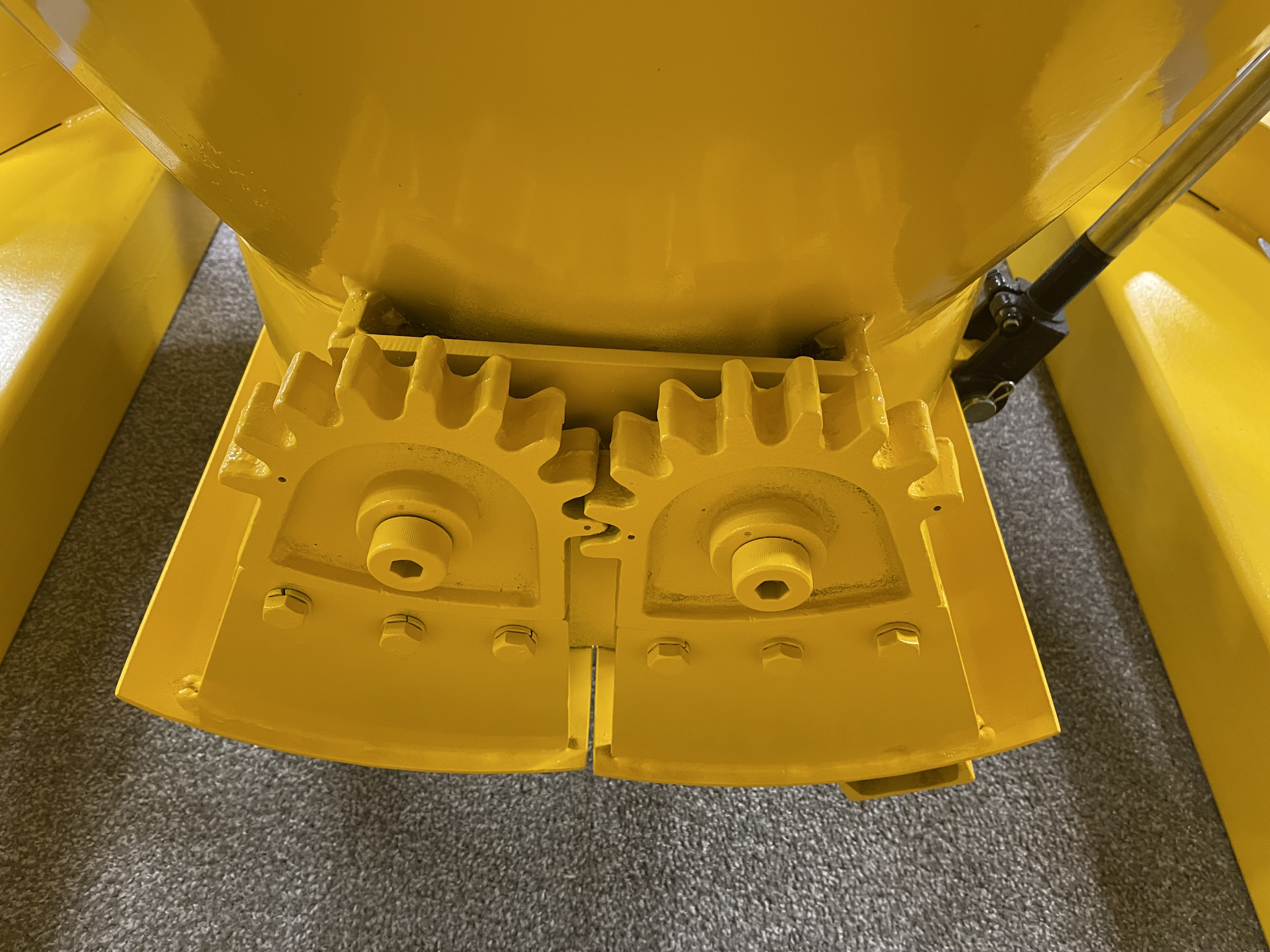 Pouring Bucket Clam Shell